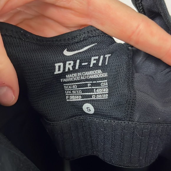 Dri-fit Nike athletic tank with build in shelf bra. - Picture 3 of 3